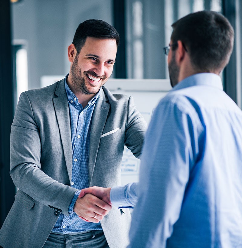 2 gentleman shaking hands